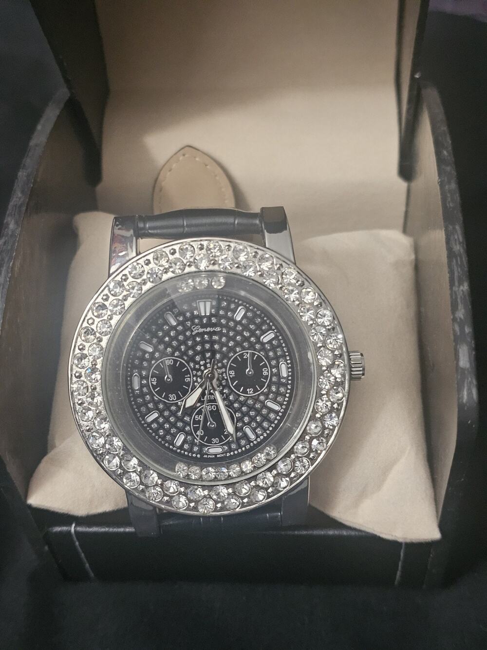 56.8mm silver crystal bezel Fashion Analog Quartz watch w/Genuine Leather Band